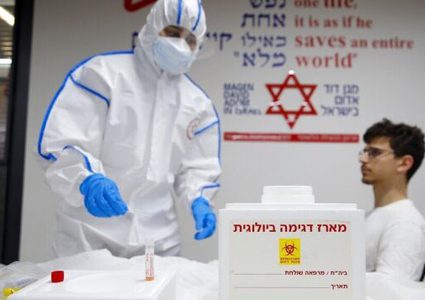 اعتقال مسؤول إسرائيلي سمح بإجراء فحوصات كورونا مقابل دفع أموال
