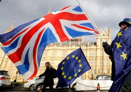 بريطانيا تلزم القادمين من الاتحاد الأوروبي بحمل جواز سفر