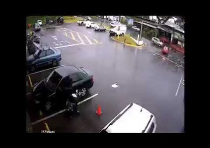 لحظات تحبس الأنفاس لرضيع نجا من موت محقق