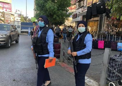 الشرطة النسائية الفلسطينية أثناء العمل الميداني