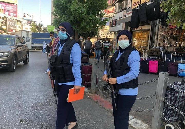 الشرطة النسائية الفلسطينية أثناء العمل الميداني