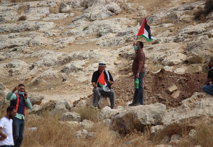 قوات الاحتلال تقمع فعالية لزراعة الأشجار بقرية بيت دجن شرق نابلس
عدسة :فراس أبو جيش