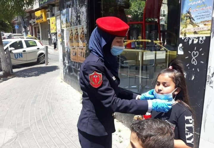 الشرطة النسائية الفلسطينية أثناء العمل الميداني