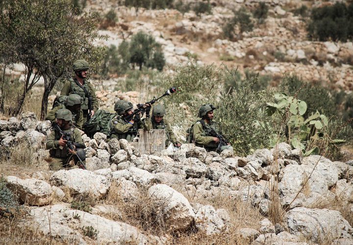 قوات الاحتلال تقمع فعالية لزراعة الأشجار بقرية بيت دجن شرق نابلس
عدسة :فراس أبو جيش