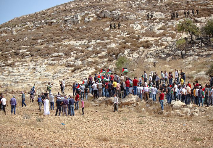 قوات الاحتلال تقمع فعالية لزراعة الأشجار بقرية بيت دجن شرق نابلس
عدسة :فراس أبو جيش