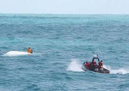 اندونيسيا.. مخاوف من مصرع 11 شخصا بغرق سفينة صيد