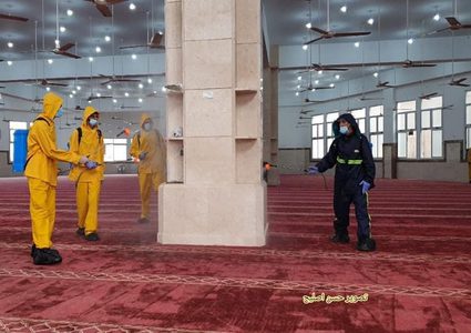 تعقيم المساجد في خانيونس استعدادا لأول صلاة جمعة بعد اعادة فتحها