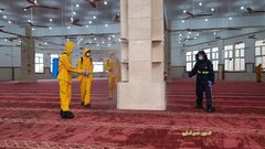 تعقيم المساجد في خانيونس جنوب قطاع غزة استعدادا لأول صلاة جمعة بعد اعادة فتحها