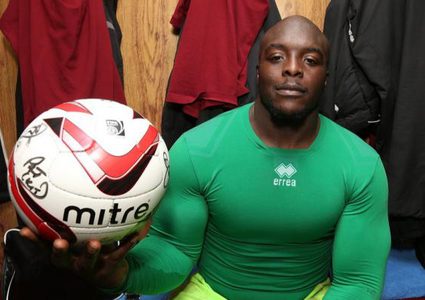 أقوى لاعب في العالم يستعد لاعتزال كرة القدم والانتقال للمصارعة