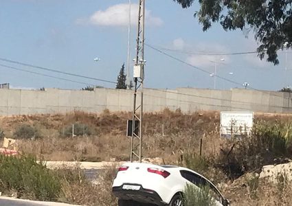 اصابة مواطن وزوجته بحادث سير عقب اعتراض الاحتلال مركبته