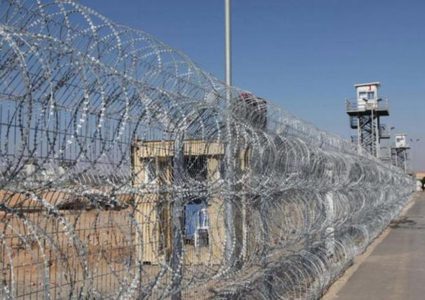 أسرى النقب يبدأون بخطوات احتجاجية للمطالبة بإنهاء عزل 3 أسرى