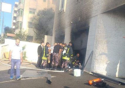 اندلاع حريق ضخم في مستودعات شركة الخواجا ببيتونيا