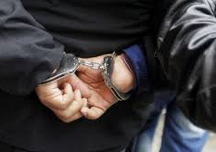 القبض على شخصين لضلوعهما بإصابة شاب بإطلاق نار في الخليل