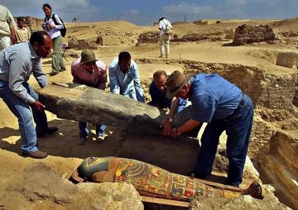 اكتشاف مقبرة فرعونية عمرها حوالي 2500 سنة