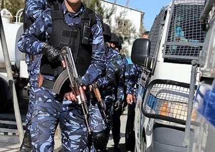 الشرطة تغلق شاليه وقاعة افراح وتقبض على أصحابها في نابلس
