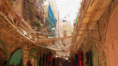 إغلاق أكثر من 512 محلاً تجارياً بالخليل بأمر عسكري من الاحتلال