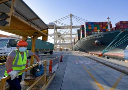 "إسرائيل" تعلن وصول أول سفينة إماراتية إلى ميناء حيفا