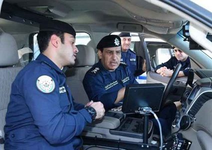 الكويت تسلم 3 مصريين لبلادهم