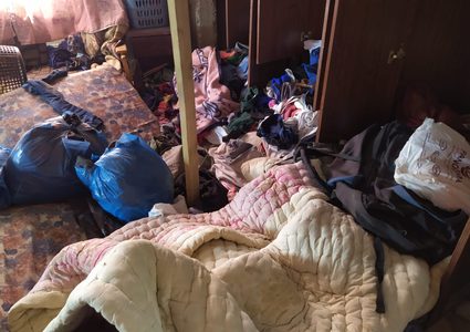 قوات الاحتلال تداهم عدة منازل بالأغوار وتعبث بمحتوياتها