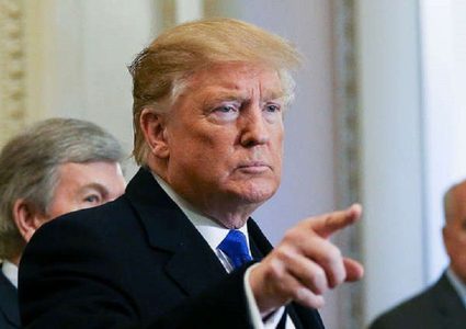 ترامب يعد أنصاره بوعود غريبة ويفضحهم ويسبهم للحصول على تبرعاتهم