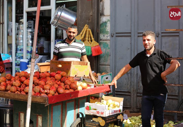 أجواء الحياة في أسواق مدينة نابلس، حيث البهجة والسرور والنشاط وانخراط المواطنين في أعمالهم.