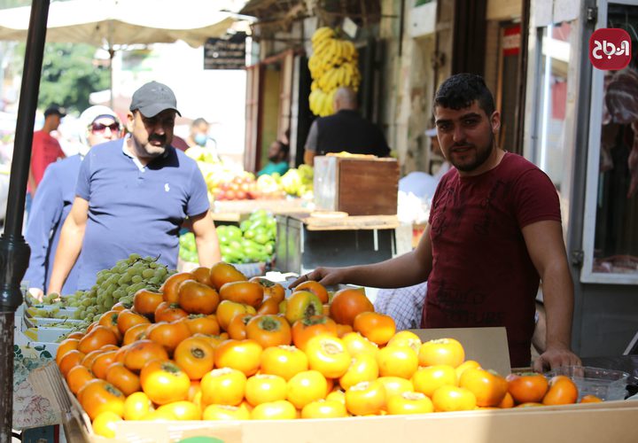 أجواء الحياة في أسواق مدينة نابلس، حيث البهجة والسرور والنشاط وانخراط المواطنين في أعمالهم.