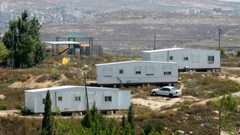 مستوطنون ينصبون "كرفانات"شرق بيت لحم