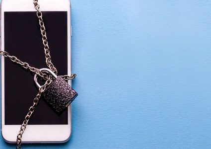 د. عفونة تنصح بطريقة للتخفيف من الضغط التكنولوجي