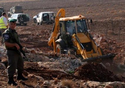 الاحتلال يحتجز مواطنين بلدة الزاوية غرب سلفيت