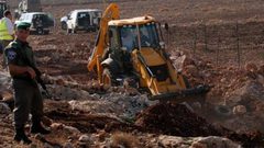 الاحتلال يحتجز مواطنين بلدة الزاوية غرب سلفيت