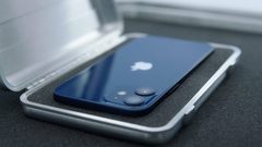 أبل تثير غضب عشاقها.. بقرار "صندوق آيفون 12"