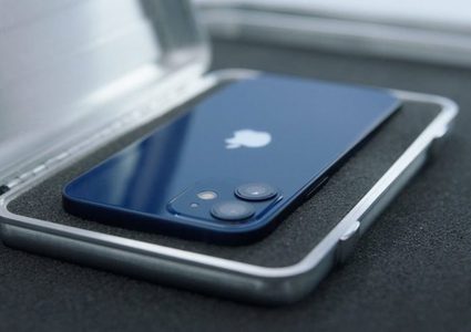 أبل تثير غضب عشاقها.. بقرار "صندوق آيفون 12"