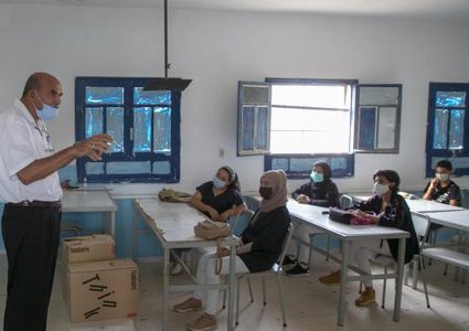 أكثر من ألف إصابة بكورونا بين التلاميذ والمعلمين في تونس