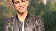 الفنان هيثم نبيل يعلن إصابة زوجته ووالده