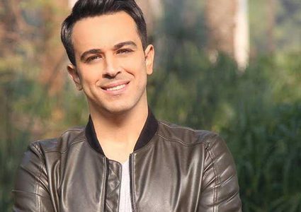 الفنان هيثم نبيل يعلن إصابة زوجته ووالده