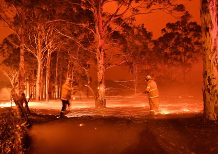 تصاعد خطر الحرائق في كاليفورنيا وقطع الكهرباء عن 50 ألف شخص