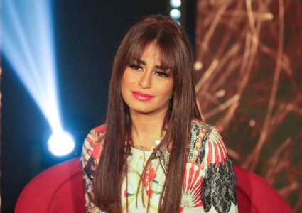 الفنانة منة فضالي تطلب الدعاء لوالدتها