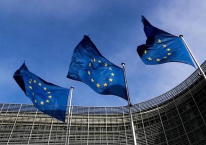 الاتحاد الأوروبي قد يفرض رسوما إضافية على بضائع أمريكية