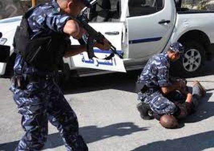 القبض على 13 مطلوباً وتنفذ 50 مذكرة قضائية بنابلس