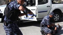 القبض على 13 مطلوباً وتنفذ 50 مذكرة قضائية بنابلس