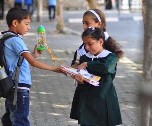 الأونروا: سنفحص ادعاءات التحريض في المناهج الدراسية