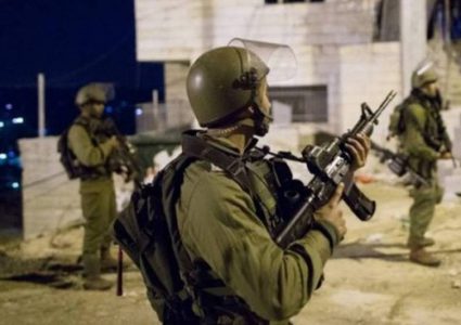 اعتقالات ومداهمات بالضفة