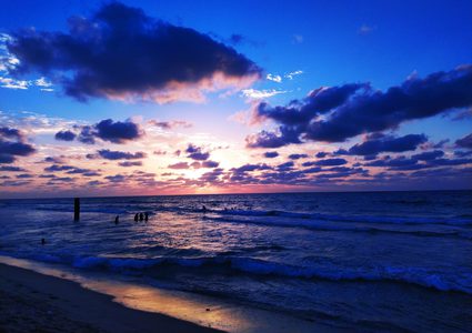 الطقس :أجواء خريفية معتدلة و انخفاض طفيف على درجات الحرارة