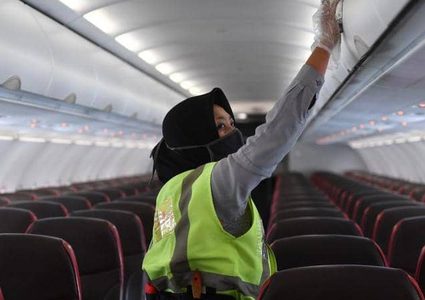 دراسة تكشف عن احتمالية الإصابة بكورونا على متن الطائرة