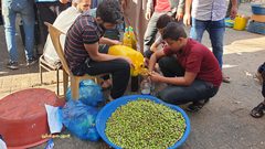 سوق الزيتون بمدينة خانيونس في قطاع غزة