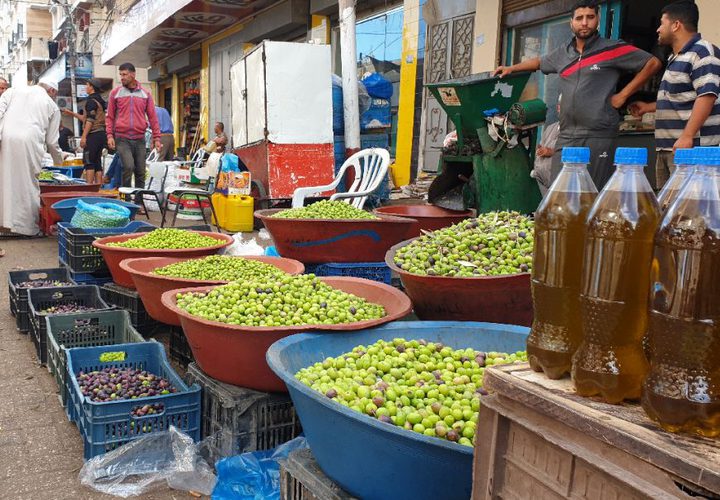 سوق الزيتون بمدينة خانيونس في قطاع غزة