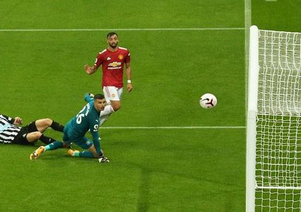 مانشستر يونايتد يصعق نيوكاسيل برباعية في البريميرليغ