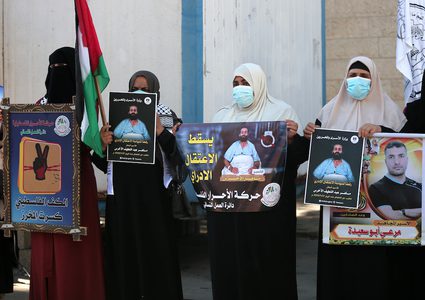 غزة: وقفة تضامنية أمام الصليب الأحمر دعما للمعتقل "الأخرس"