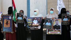 غزة: وقفة تضامنية أمام الصليب الأحمر دعما للمعتقل "الأخرس"