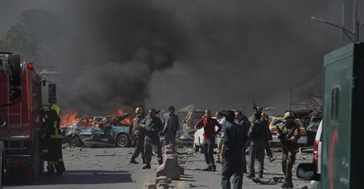 12 قتيلا وأكثر من 100 جريح إثر انفجار وسط أفغانستان